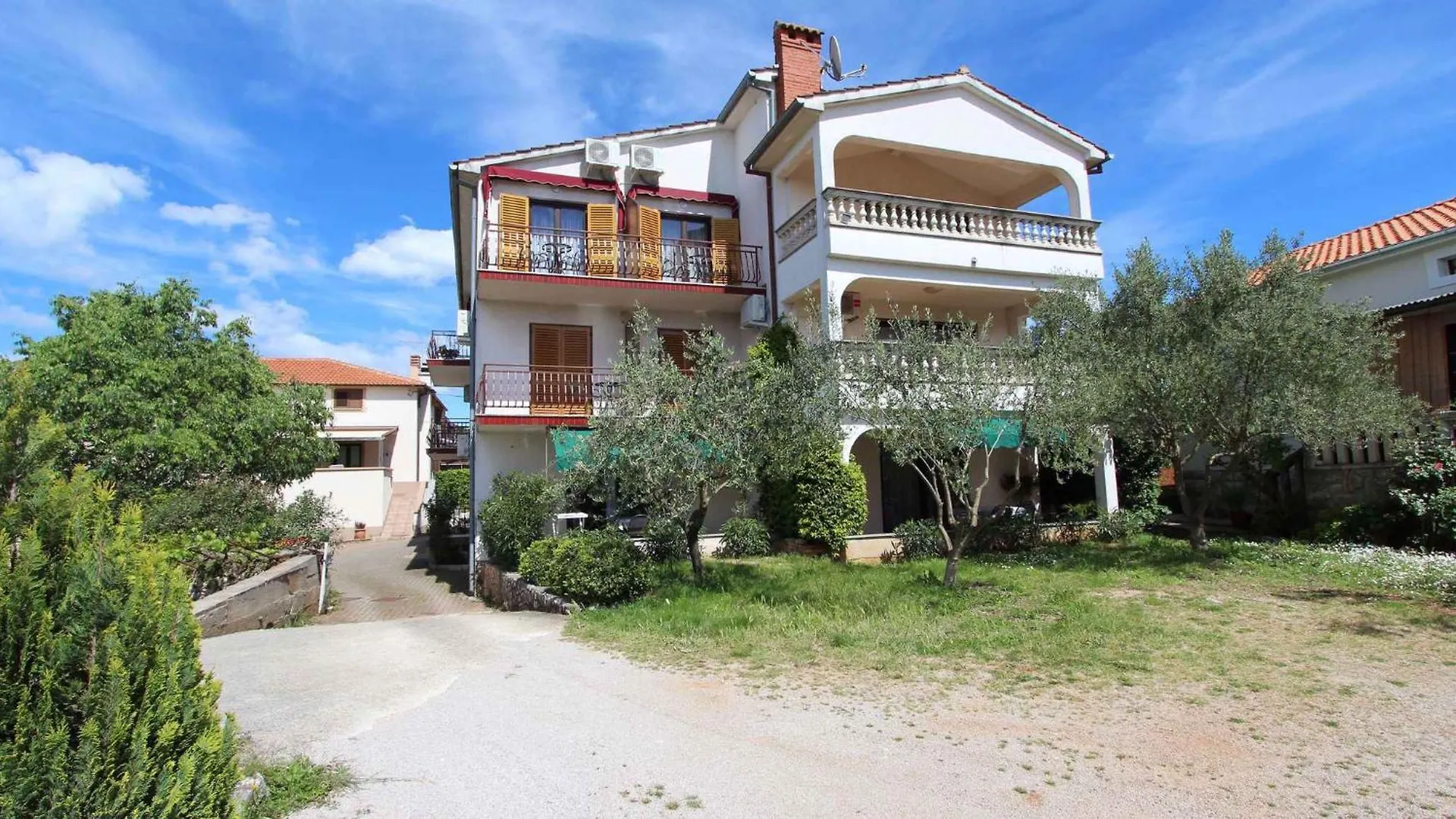 Two-Bedroom Apartment Malinska Near Sea Croatia
