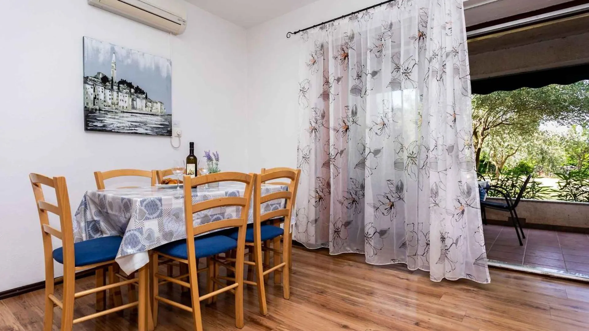 Two-Bedroom Apartment Malinska Near Sea