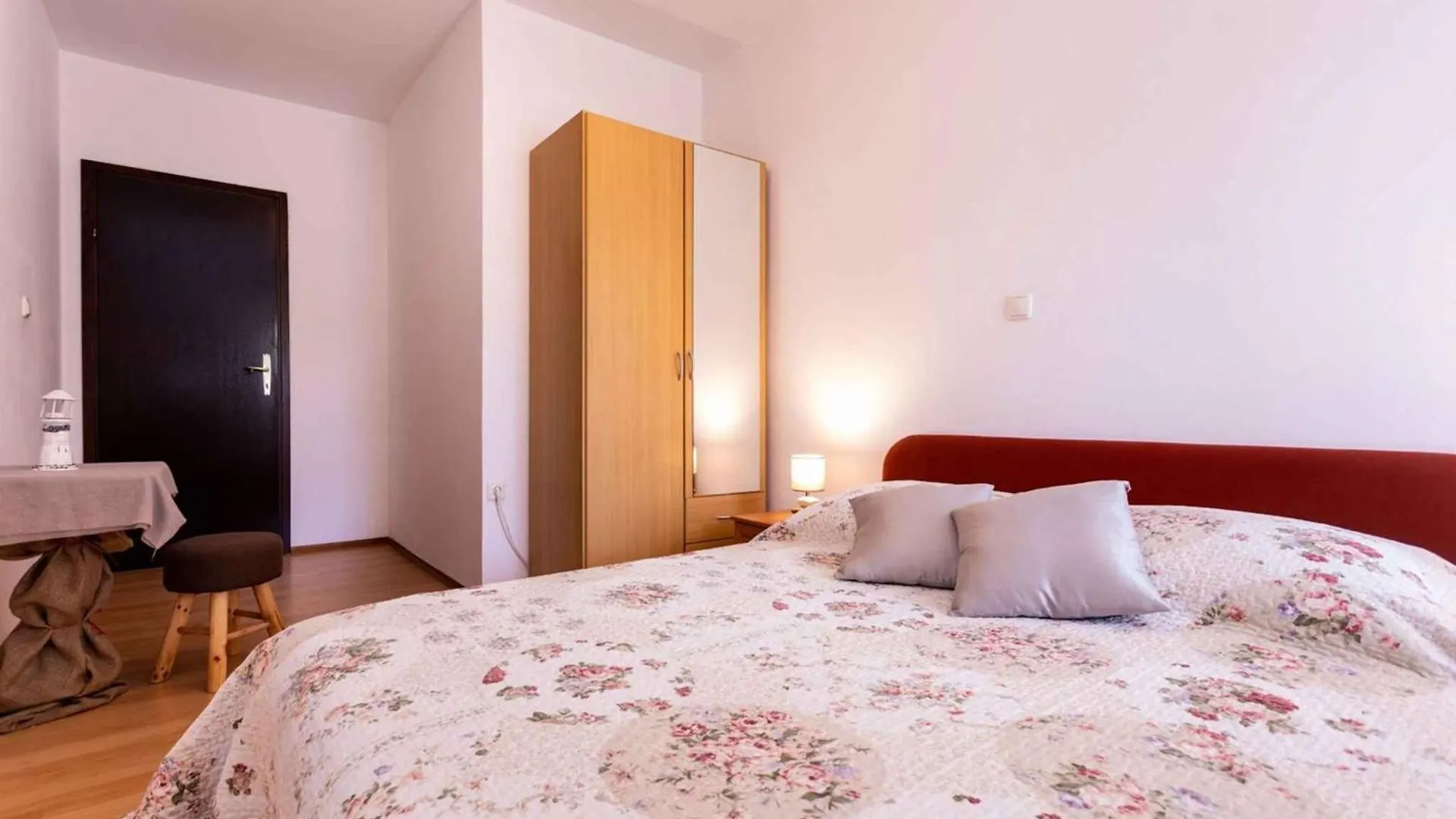 Two-Bedroom Apartment Malinska Near Sea