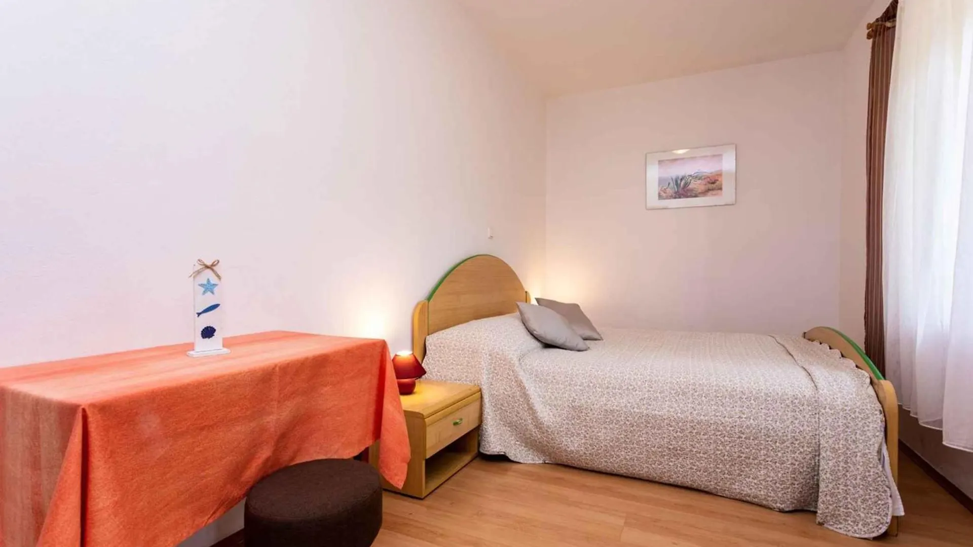 Two-Bedroom Apartment Malinska Near Sea