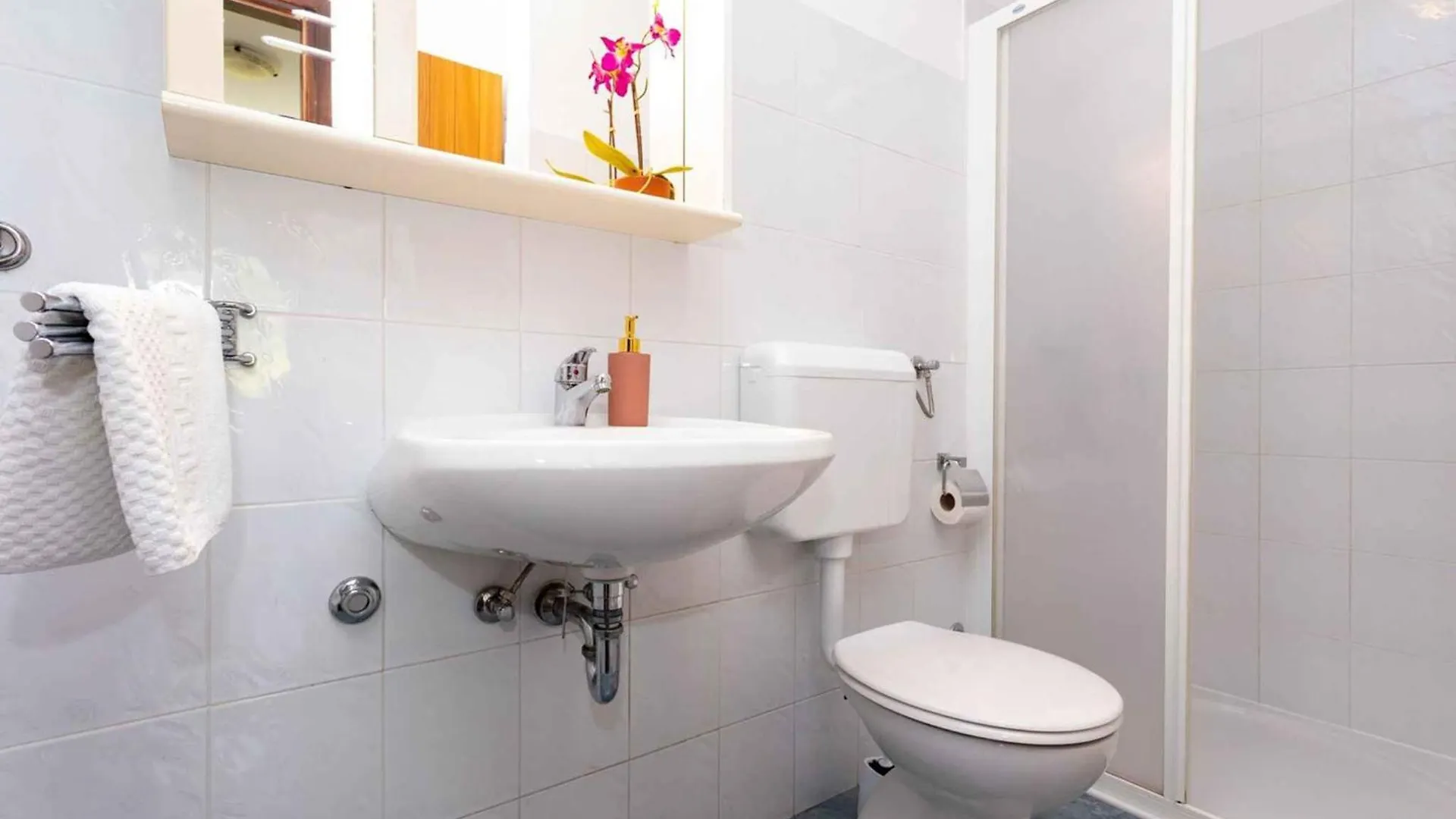Two-Bedroom Apartment Malinska Near Sea