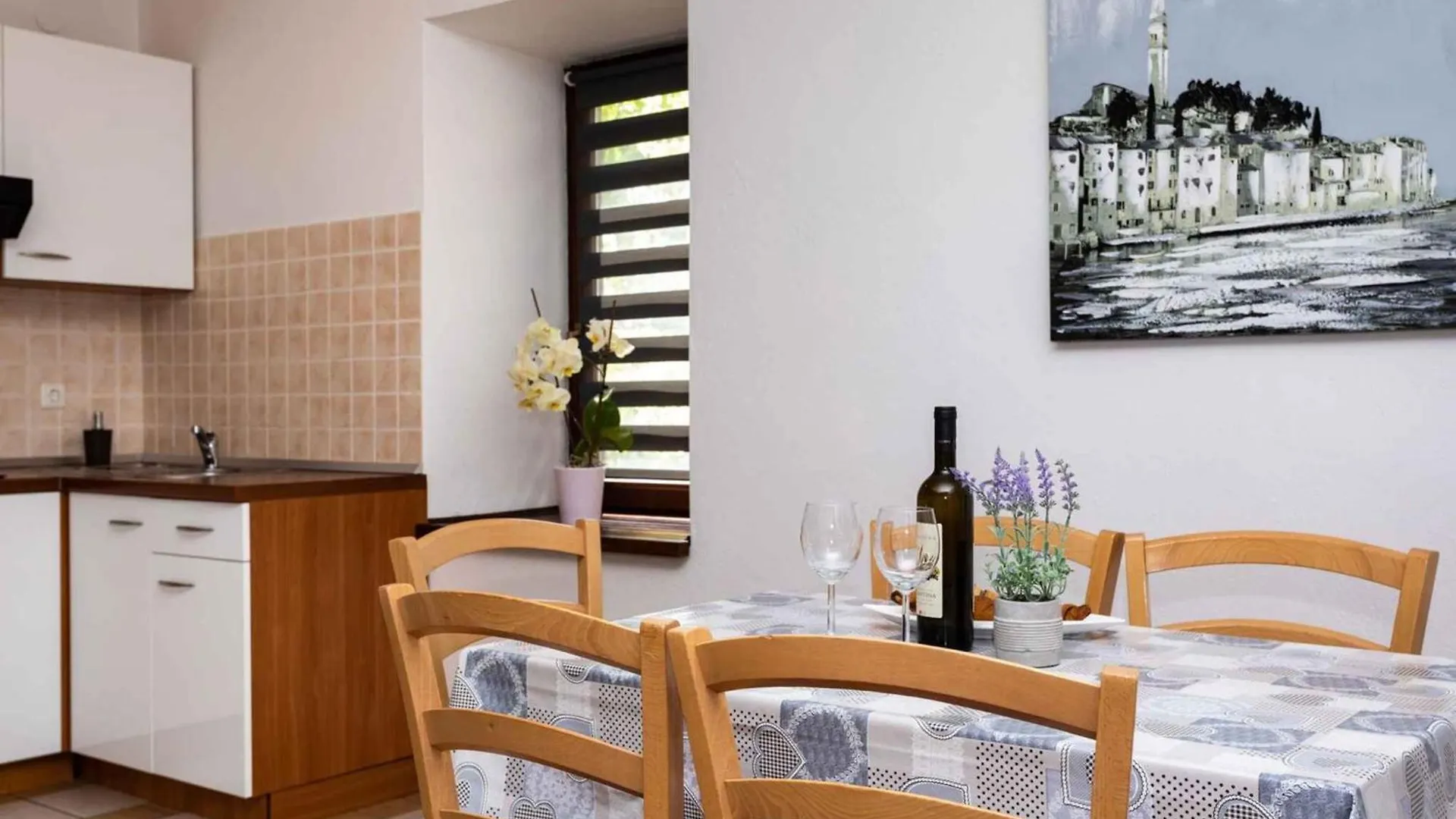 Two-Bedroom Apartment Malinska Near Sea