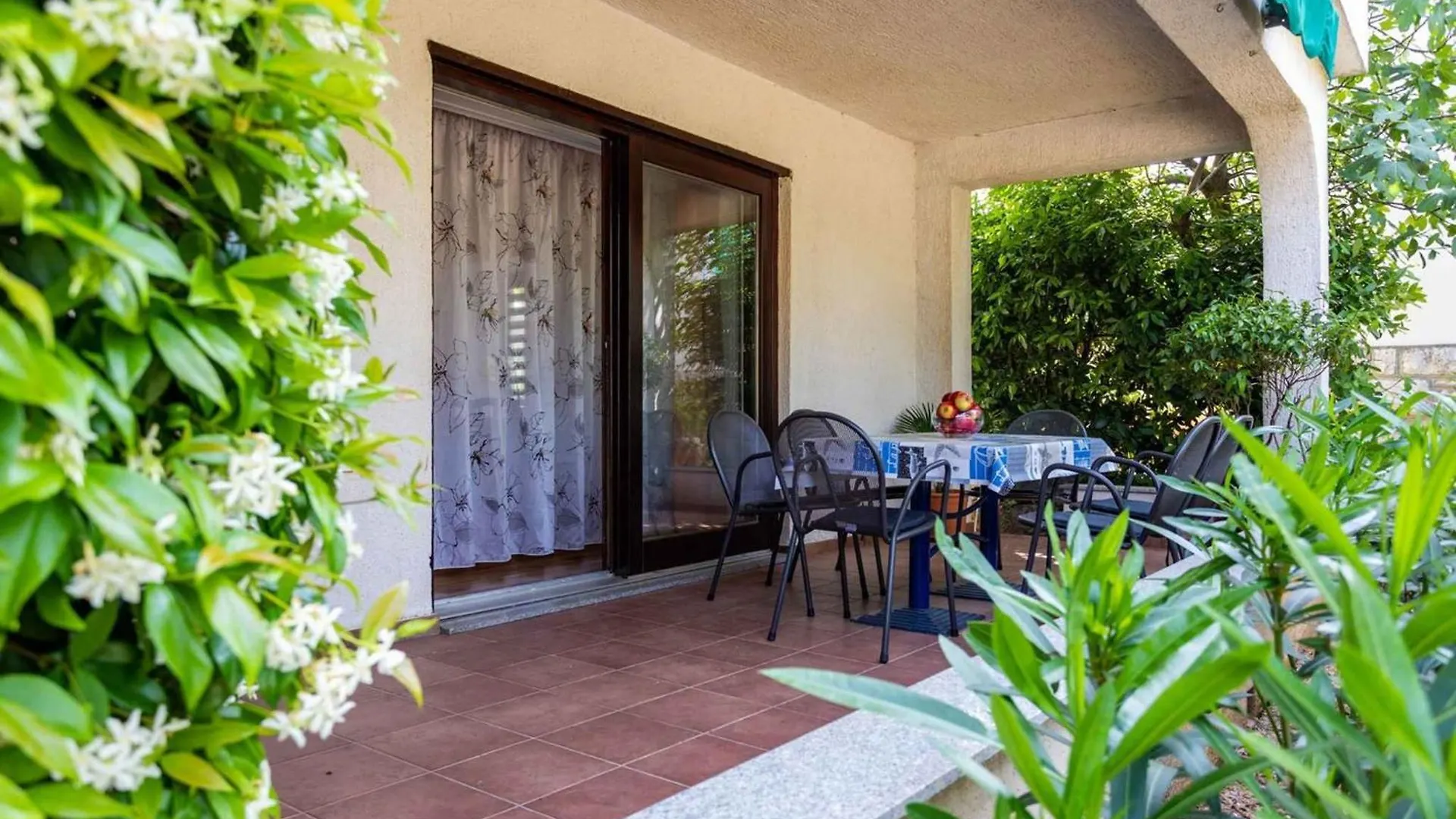 Two-Bedroom Apartment Malinska Near Sea