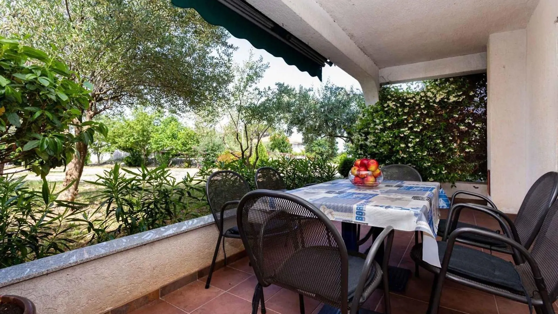 Two-Bedroom Apartment Malinska Near Sea 0*,