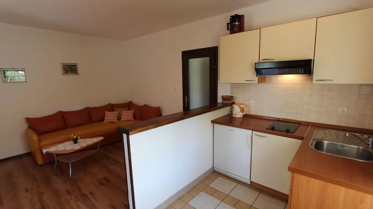 Two-Bedroom Apartment Malinska Near Sea