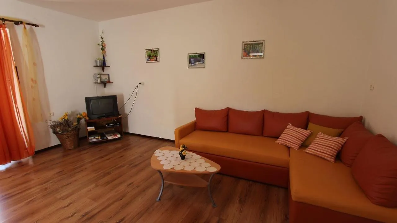Two-Bedroom Apartment Malinska Near Sea