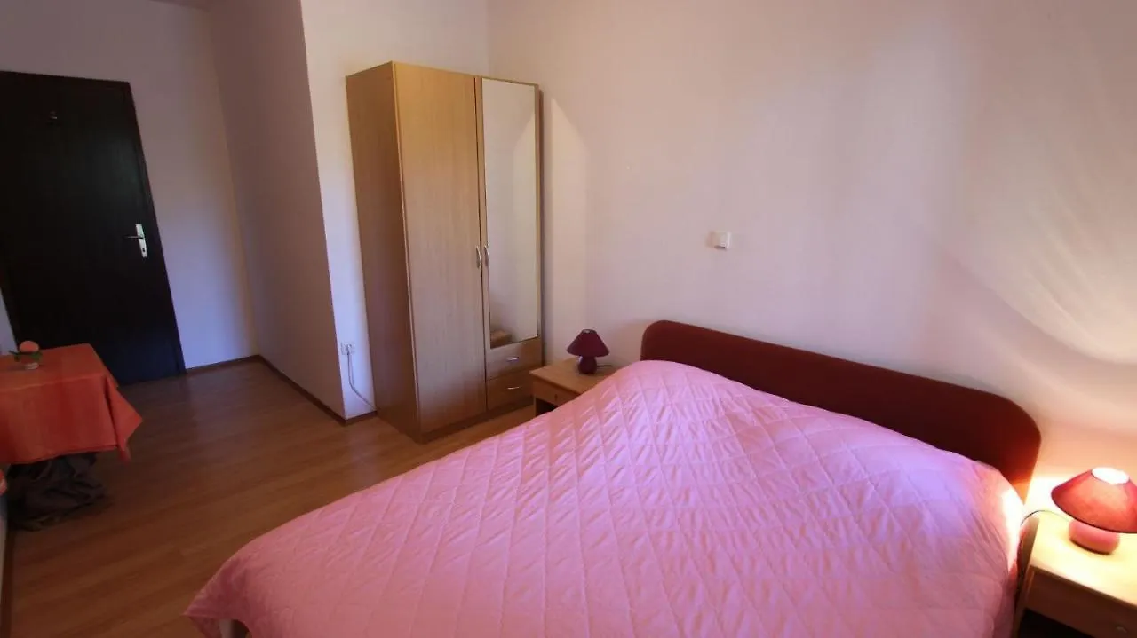 Two-Bedroom Apartment Malinska Near Sea