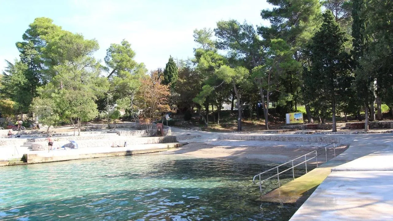 Two-Bedroom Apartment Malinska Near Sea Croatia