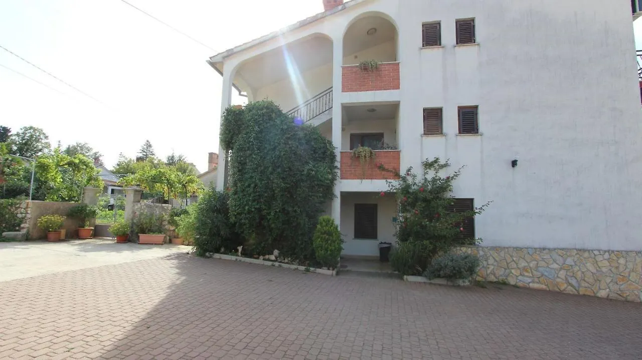 Two-Bedroom Apartment Malinska Near Sea Croatia