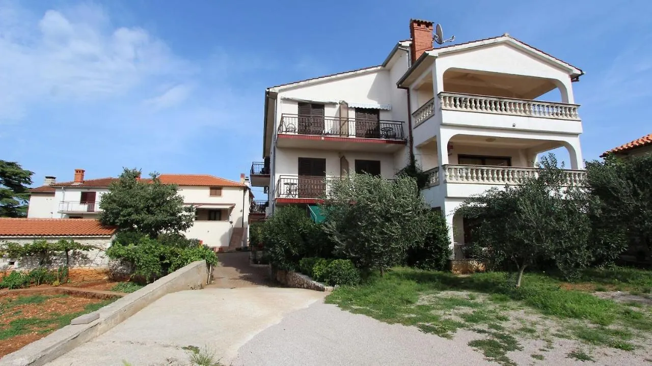 Two-Bedroom Apartment Malinska Near Sea 0*,