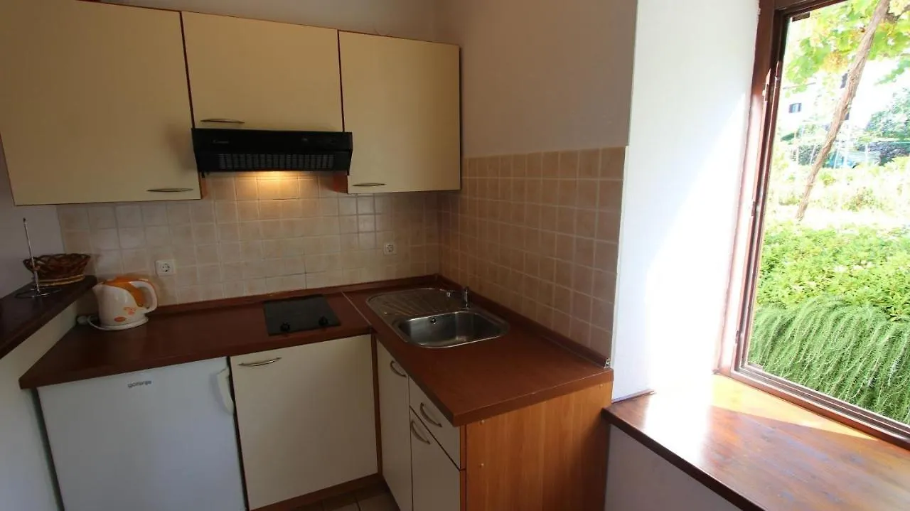 Two-Bedroom Apartment Malinska Near Sea