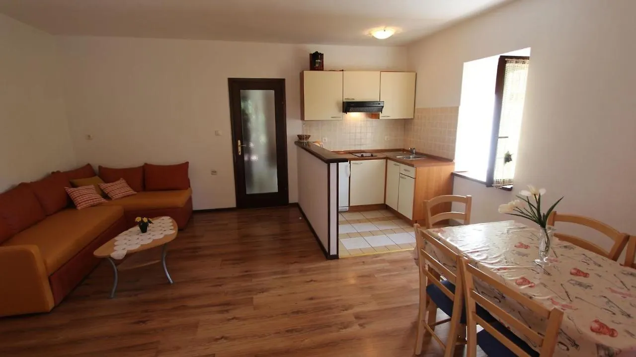 Two-Bedroom Apartment Malinska Near Sea