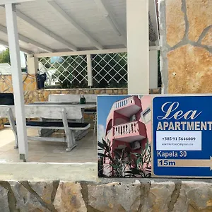Appartement Lea With Pool, Malinska
